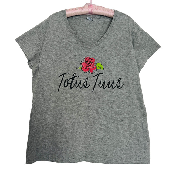 TOTUS TUUS I am Yours Latin Phrase Catholic Mary T-Shirt V-Neck Top Size 2XL - Picture 1 of 7